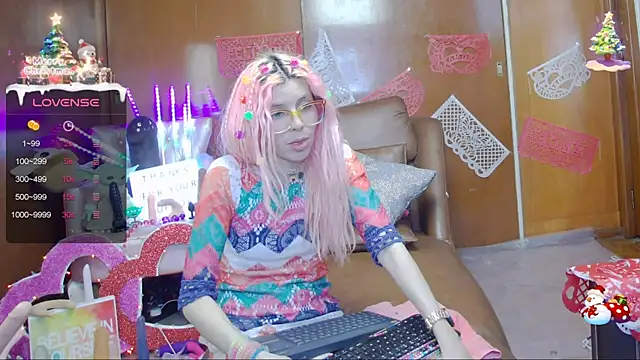 Snapshot of Skinygirl chatting on February 7, 2:08 am Skinygirl online show from February 7, 2:08 am