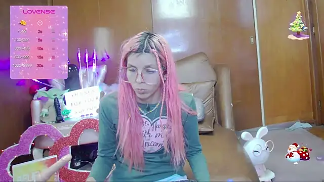Snapshot of Skinygirl chatting on September 25, 1:33 am Skinygirl online show from September 25, 1:33 am