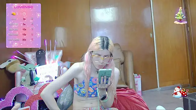 Snapshot of Skinygirl chatting on March 17, 3:57 am Skinygirl online show from March 17, 3:57 am