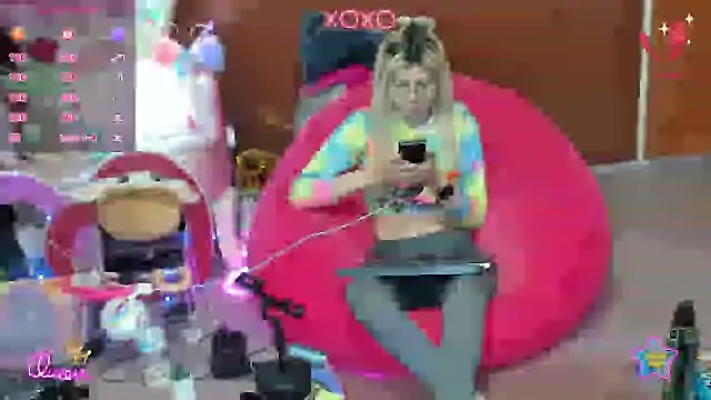 Snapshot of Skinygirl chatting on July 30, 1:16 am Skinygirl online show from July 30, 1:16 am