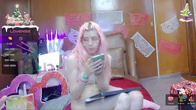 Snapshot of Skinygirl chatting on February 5, 3:23 am Skinygirl online show from February 5, 3:23 am