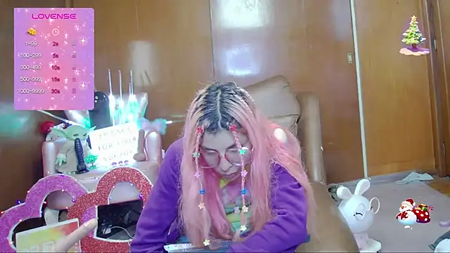 Snapshot of Skinygirl chatting on October 10, 1:39 am Skinygirl online show from October 10, 1:39 am