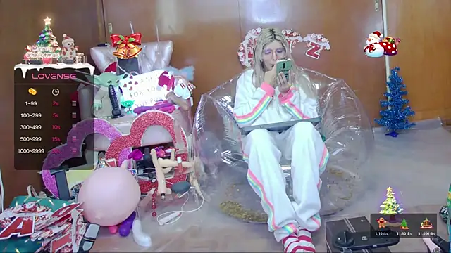 Skinygirl online show from December 19, 5:48 pm