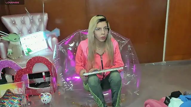 Skinygirl online show from March 5, 12:29 am