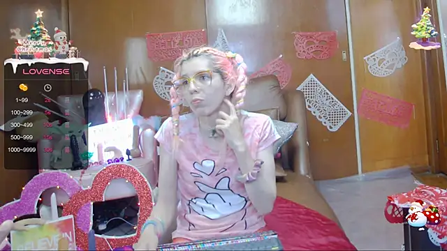 Snapshot of Skinygirl chatting on February 6, 3:16 am Skinygirl online show from February 6, 3:16 am