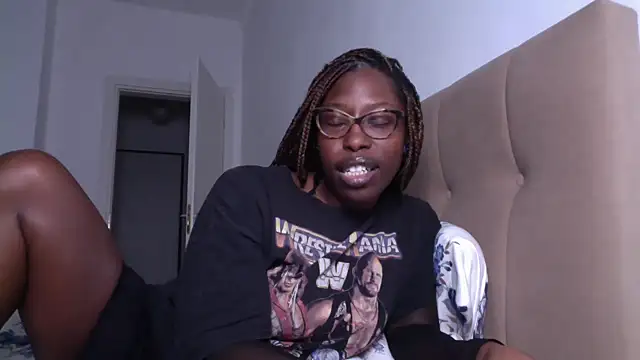 Snapshot of MadamIndigo chatting on February 24, 12:52 am MadamIndigo online show from February 24, 12:52 am
