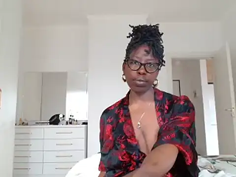 MadamIndigo online show from March 3, 7:59 am