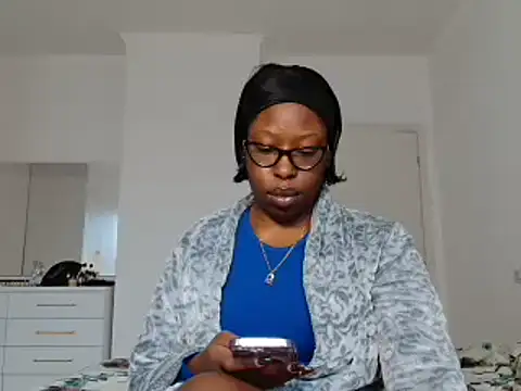 MadamIndigo online show from December 18, 1:59 pm