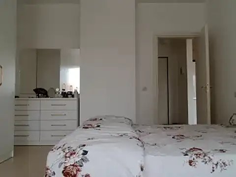 MadamIndigo online show from March 26, 9:18 am