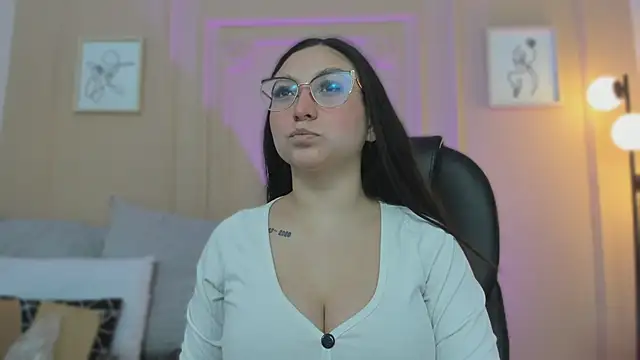 lucy neil online show from March 26, 2:32 am