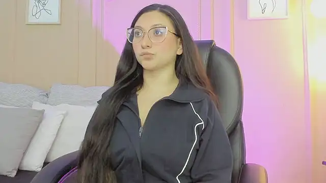 lucy neil online show from February 10, 2:54 am