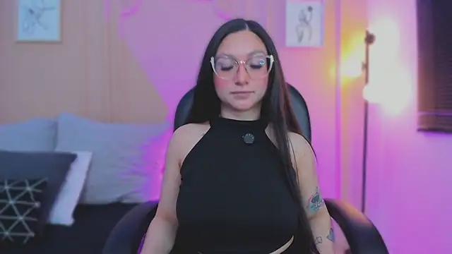 lucy neil online show from March 30, 2:35 am