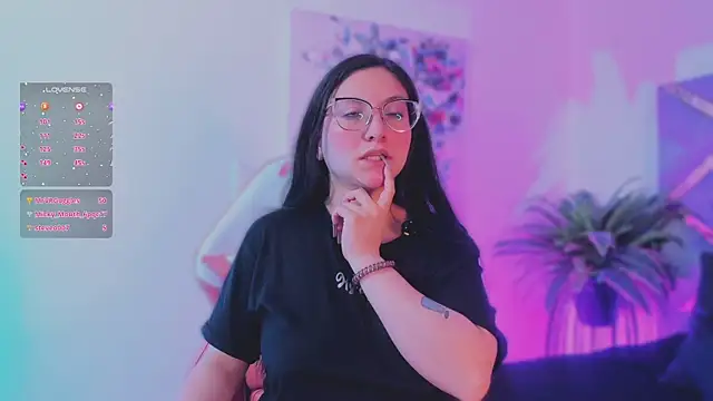 lucy neil online show from December 17, 3:39 pm