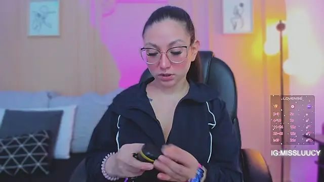 lucy neil online show from March 29, 2:35 am