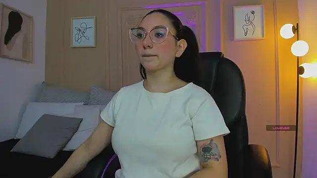 lucy neil online show from February 5, 2:40 am