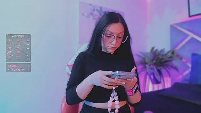 lucy neil online show from November 18, 3:37 pm