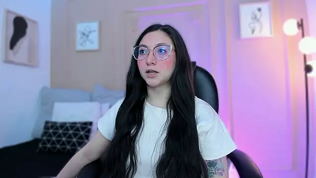 lucy neil online show from February 26, 2:33 am