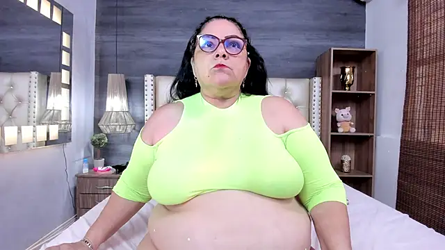 Snapshot of mommy_cute chatting on May 25, 8:29 pm mommy cute online show from May 25, 8:29 pm