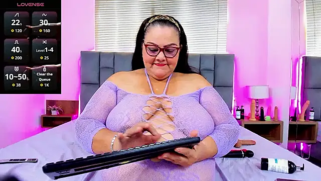 mommy cute online show from February 12, 8:30 pm