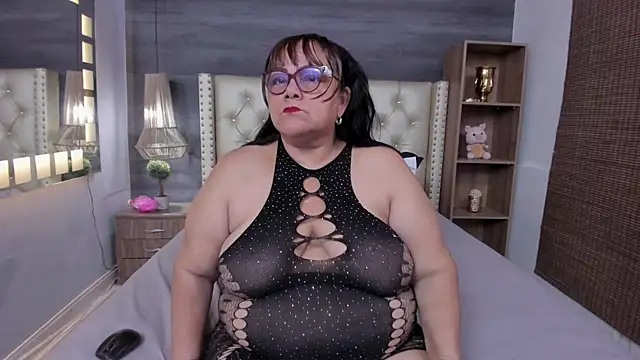 Snapshot of mommy_cute chatting on June 25, 3:15 am mommy cute online show from June 25, 3:15 am
