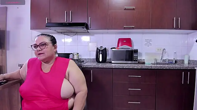 Snapshot of mommy_cute chatting on May 26, 8:51 pm mommy cute online show from May 26, 8:51 pm