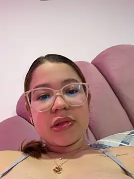 Snapshot of Lucyklein2022 chatting on July 23, 1:30 pm Lucyklein2022 online show from July 23, 1:30 pm