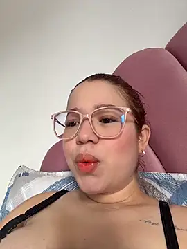 Lucyklein2022 online show from March 22, 6:42 pm