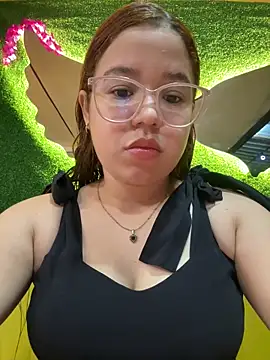 Lucyklein2022 online show from October 18, 11:51 pm