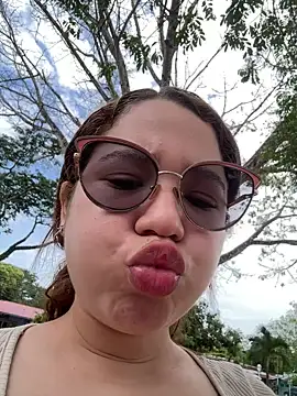 Lucyklein2022 online show from March 20, 1:59 pm