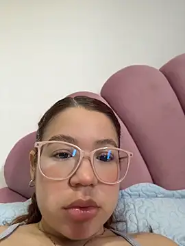 Lucyklein2022 online show from April 14, 4:01 pm