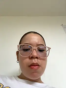 Lucyklein2022 online show from March 29, 4:41 pm
