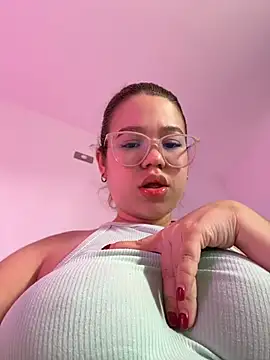 Lucyklein2022 online show from April 19, 6:10 pm