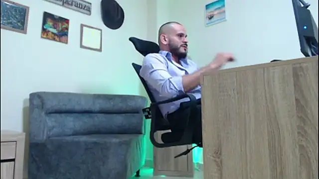 cowboyht online show from April 5, 5:03 am