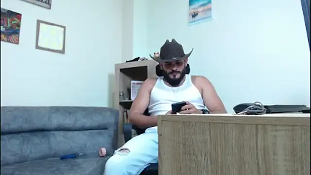 Snapshot of cowboyht chatting on May 6, 12:20 pm cowboyht online show from May 6, 12:20 pm