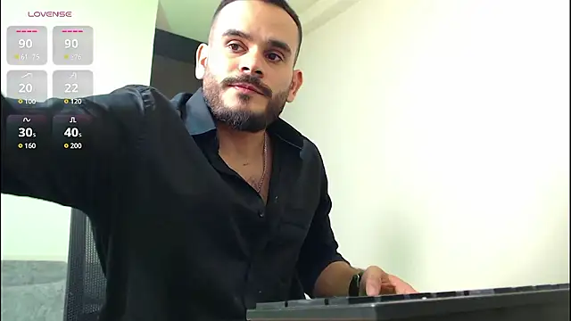 Snapshot of cowboyht chatting on November 21, 10:20 pm cowboyht online show from November 21, 10:20 pm