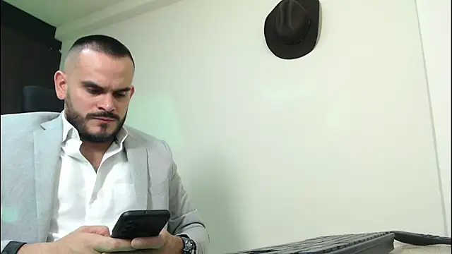 Snapshot of cowboyht chatting on December 14, 3:57 am cowboyht online show from December 14, 3:57 am