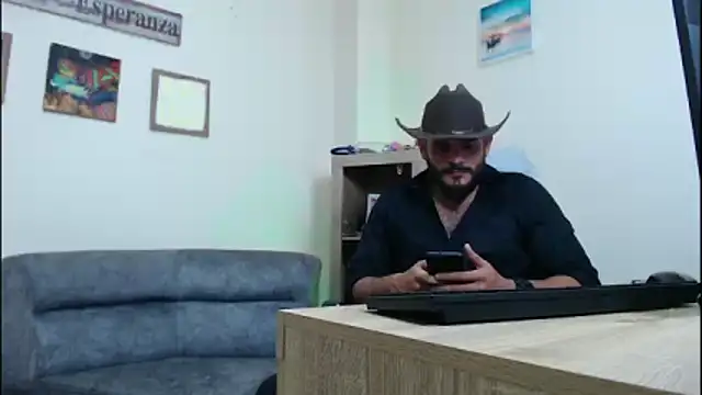 Snapshot of cowboyht chatting on May 7, 6:17 am cowboyht online show from May 7, 6:17 am