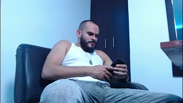 Snapshot of cowboyht chatting on May 28, 2:52 am cowboyht online show from May 28, 2:52 am