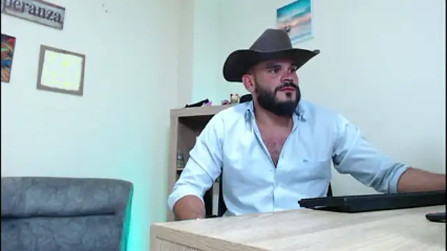Snapshot of cowboyht chatting on May 4, 4:49 am cowboyht online show from May 4, 4:49 am