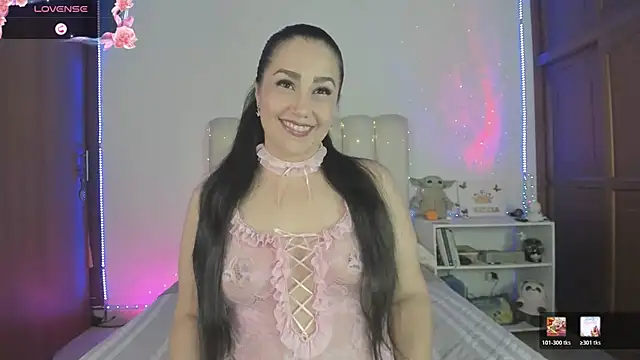 Snapshot of yelenaowens chatting on May 22, 1:25 am yelenaowens online show from May 22, 1:25 am