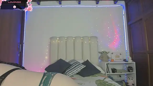 Snapshot of yelenaowens chatting on June 2, 1:27 am yelenaowens online show from June 2, 1:27 am