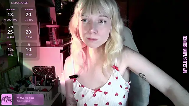 Snapshot of freya_sunny chatting on June 14, 5:08 am freya sunny online show from June 14, 5:08 am