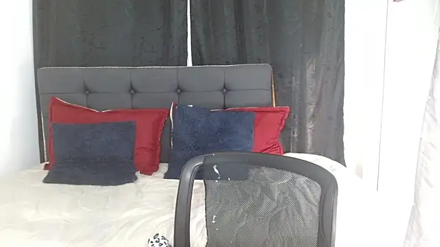 Snapshot of vaness_weet chatting on November 18, 7:50 pm vaness weet online show from November 18, 7:50 pm