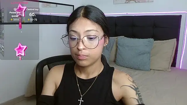 Snapshot of vaness_weet chatting on June 30, 8:42 pm vaness weet online show from June 30, 8:42 pm