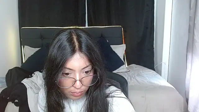 Snapshot of vaness_weet chatting on November 20, 7:36 pm vaness weet online show from November 20, 7:36 pm