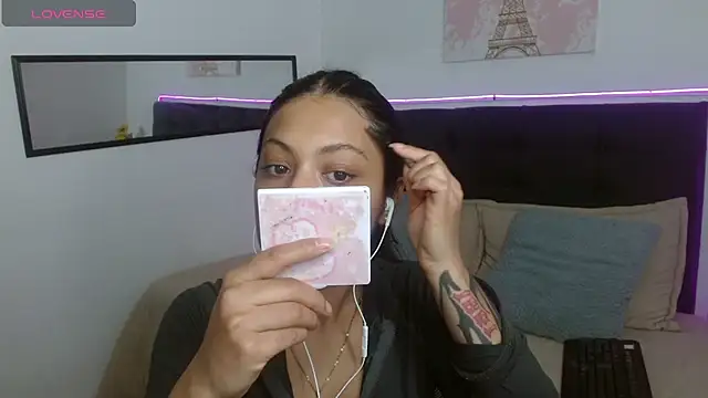 Snapshot of vaness_weet chatting on July 16, 7:00 pm vaness weet online show from July 16, 7:00 pm