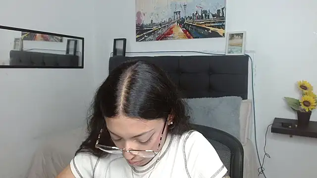 Snapshot of vaness_weet chatting on November 13, 8:13 pm vaness weet online show from November 13, 8:13 pm