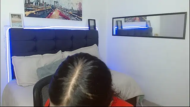 Snapshot of vaness_weet chatting on December 3, 9:14 pm vaness weet online show from December 3, 9:14 pm