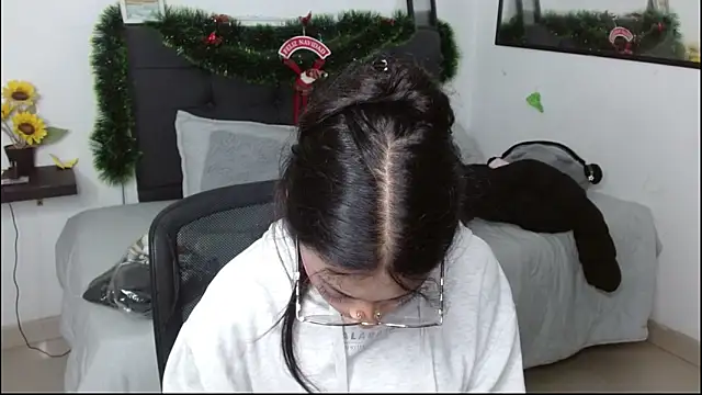 Snapshot of vaness_weet chatting on January 10, 8:48 pm vaness weet online show from January 10, 8:48 pm