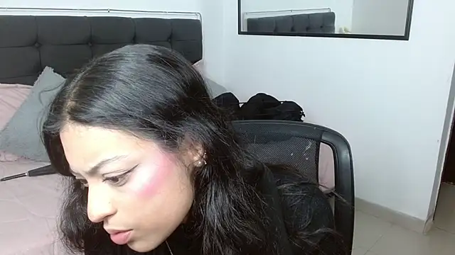 Snapshot of vaness_weet chatting on February 3, 8:58 pm vaness weet online show from February 3, 8:58 pm